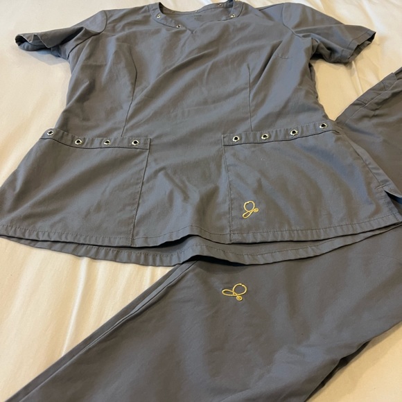 Grey Jaanuu Scrub set - Picture 7 of 9